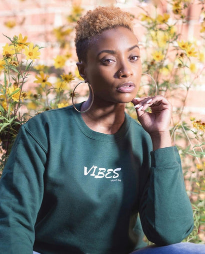 VIBES DON’T LIE CREW NECK SMALL LOGO (WOMEN’S)
